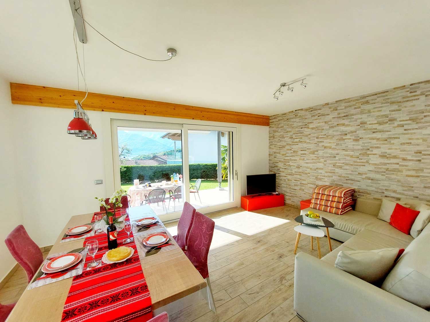 casa-eleonora-holiday-home-colico-living-room-11