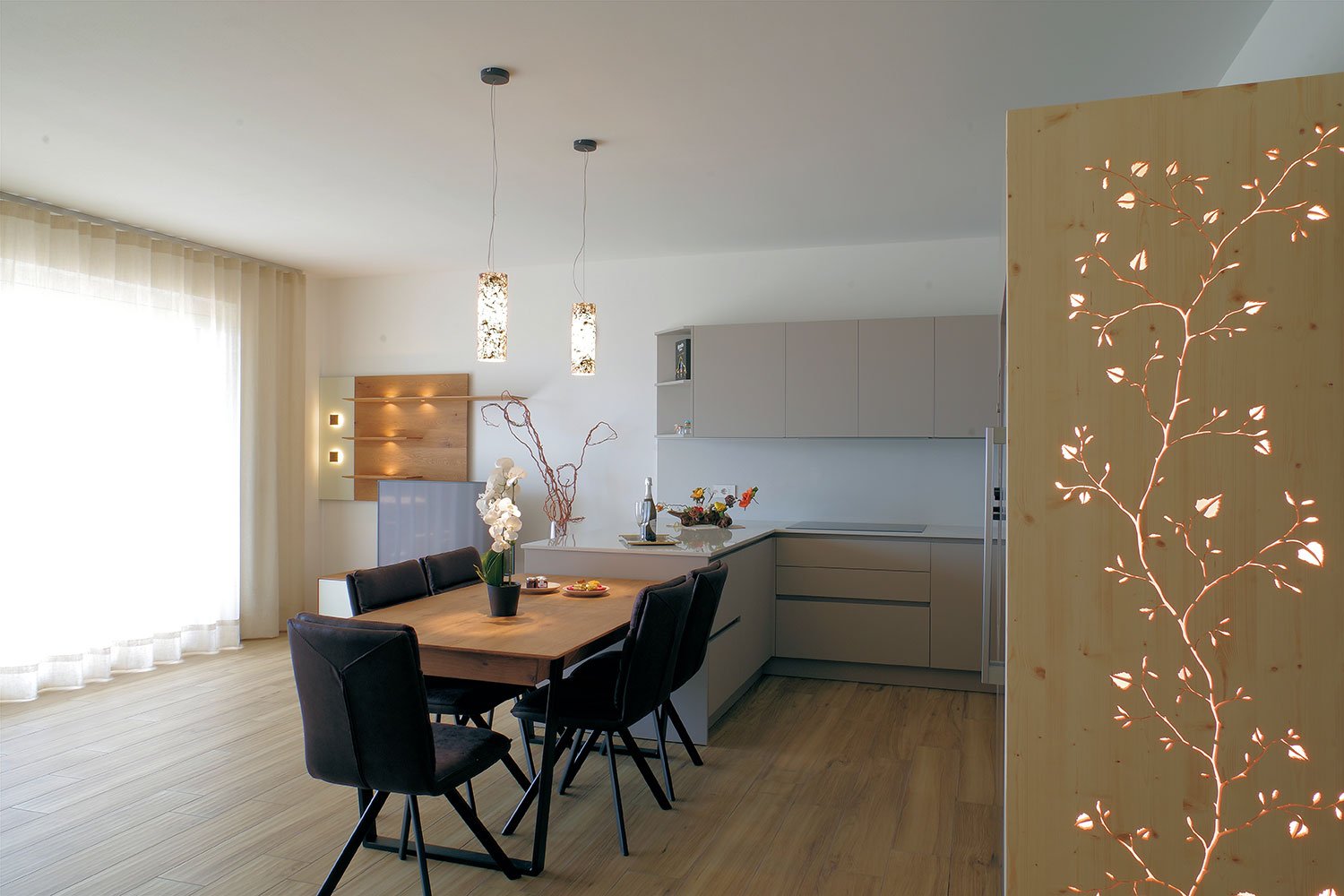 06-kitchen-living-room-wood-lake-como-holiday