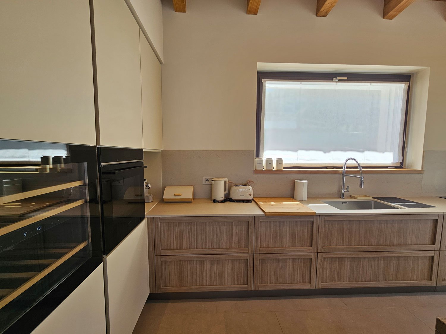 08-villa-luminosa-modern-kitchen