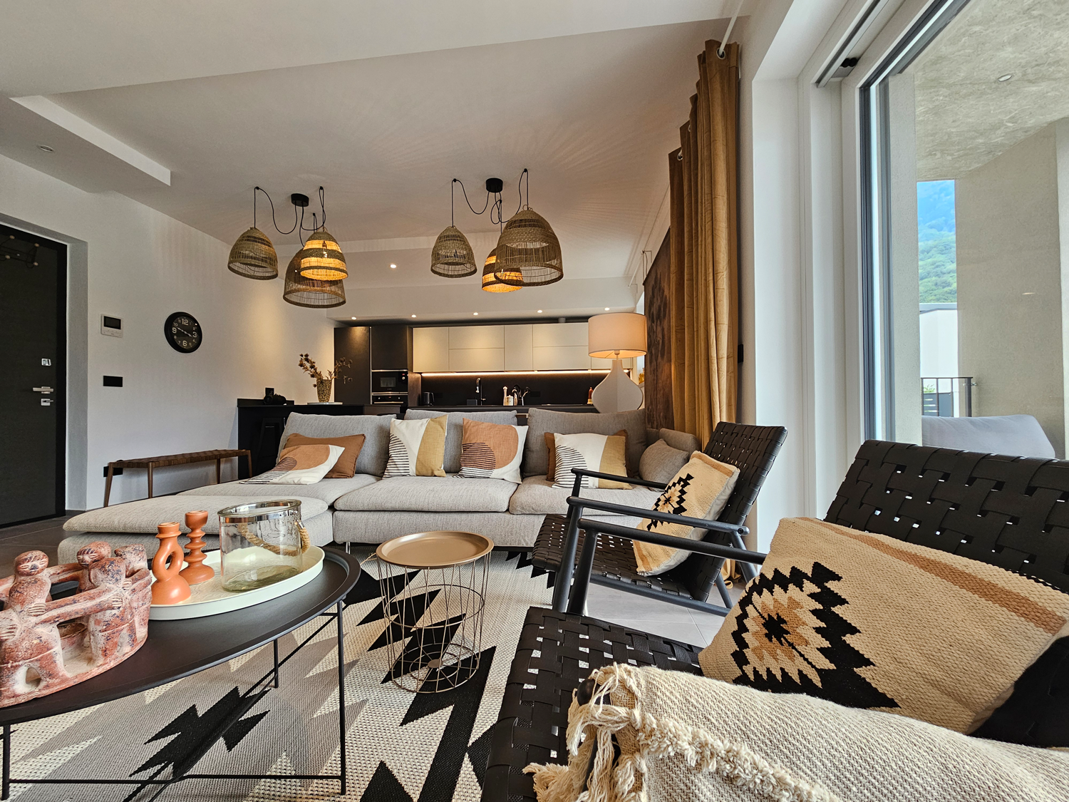 04a-living-room-fraya