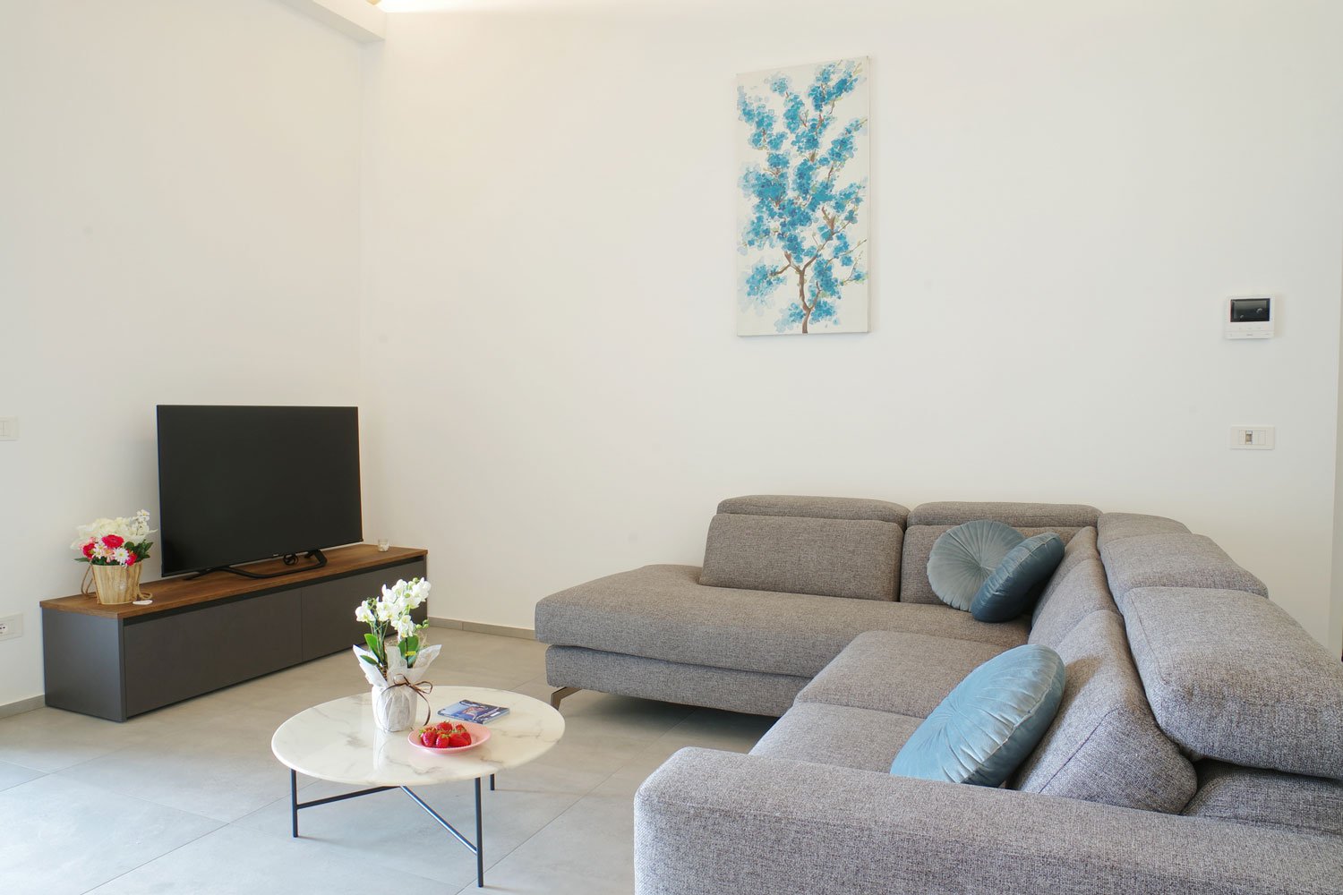 07-baia-blu-living-room-colico-holiday-home
