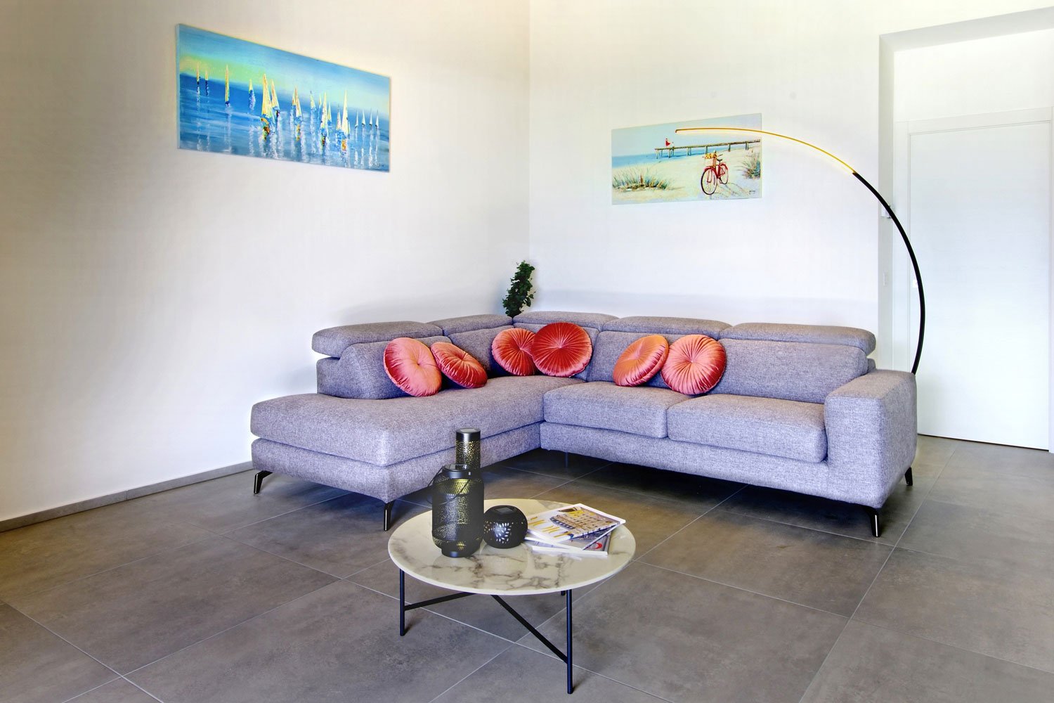 10-la-terrazza-sul-lago-spacious-living-room